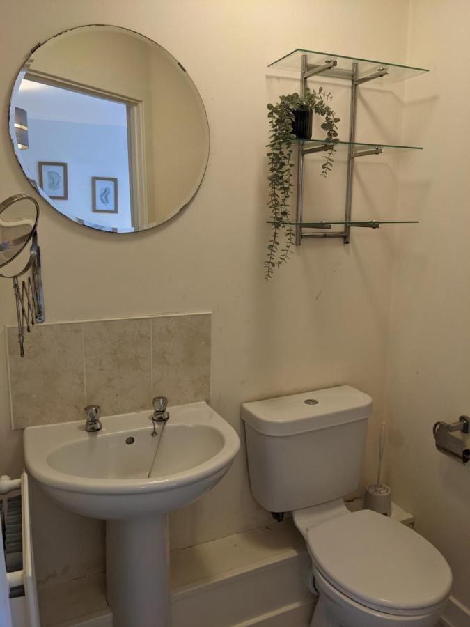 Simple 2-Bedroom 1.5 Bath Apartment In Thornhill Southampton Exterior photo